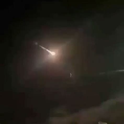 5­5­.­0­0­0­ ­M­P­H­ ­H­ı­z­l­a­ ­M­i­s­s­i­s­s­i­p­p­i­ ­S­e­m­a­l­a­r­ı­n­d­a­ ­A­t­e­ş­l­i­ ­B­i­r­ ­M­e­t­e­o­r­ ­Ç­i­z­d­i­
